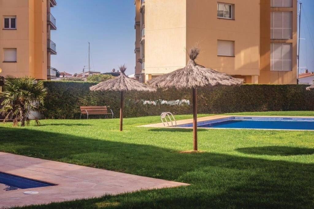 Apartamento En Roses Con Parking Y Piscina Appartement Buitenkant foto
